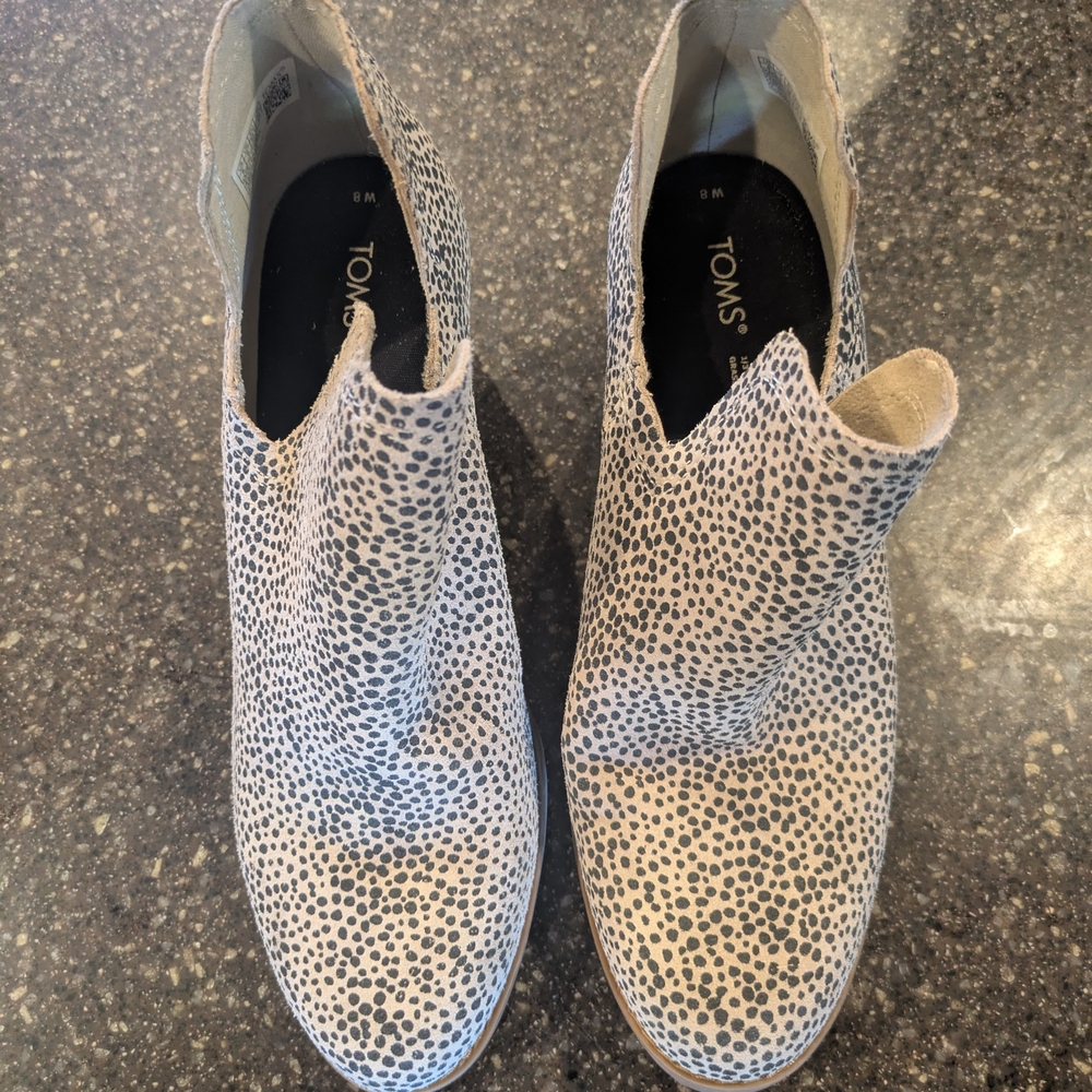TOMS Women's Beige Speckled Slip-On Booties